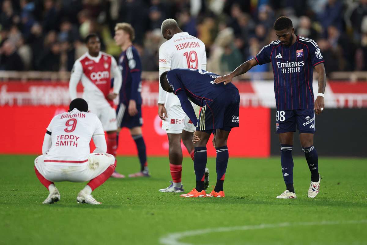 VIDEO Moment controversat in Ligue 1 Tagliafico victima a unui fault dur1767533304