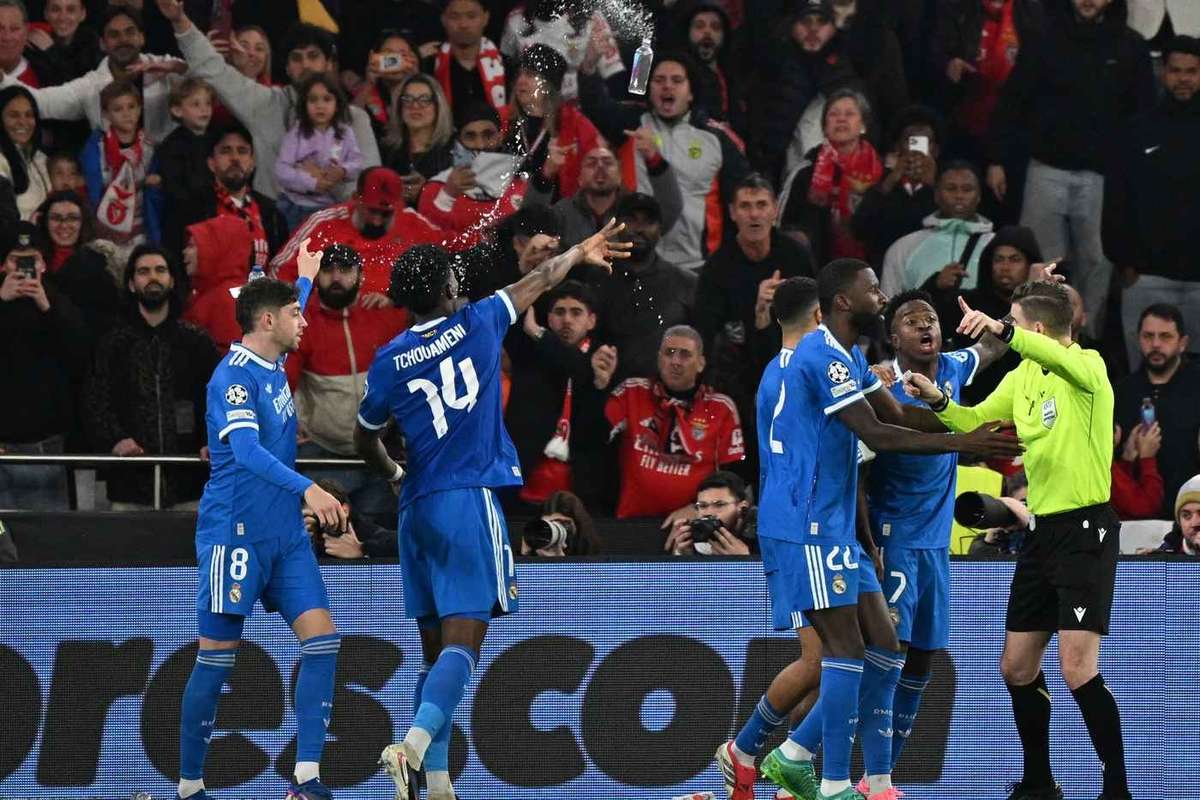 Benfica a demarat o ancheta privind doi suporteri care au facut gesturi rasiste catre Vinicius1771601266
