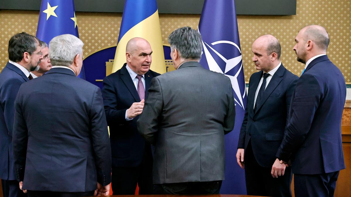 Bolojan acuza primarii ca au crescut taxele cu mult peste nivelul minim si acum vor sa le reduca1770728277