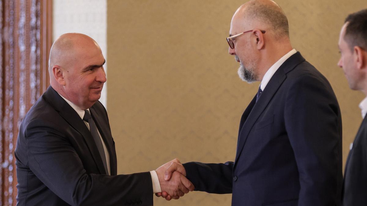 Kelemen Hunor mesaj pentru Bolojan Daca credeti ca statul roman nu poate gasi 1000 de lei pentru1772029679