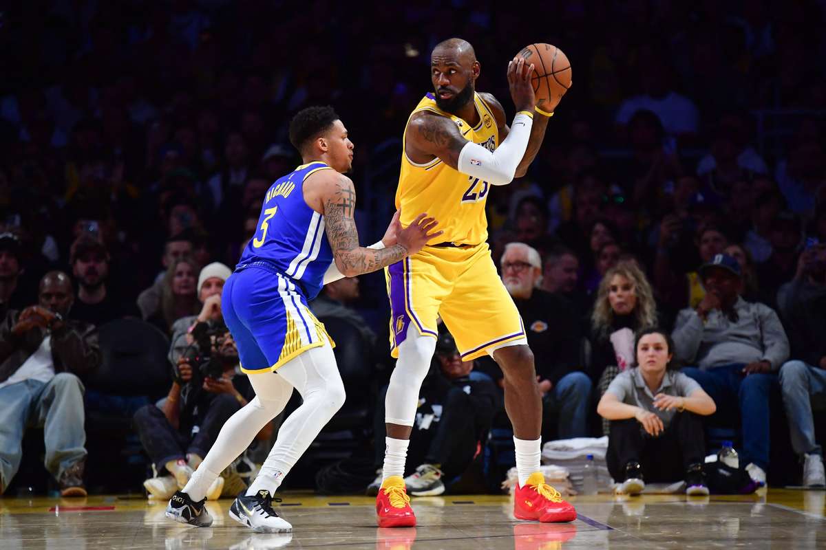 LeBron James jucatorul meciului pentru LA Lakers in victoria impotriva Golden State Warriors1770545256