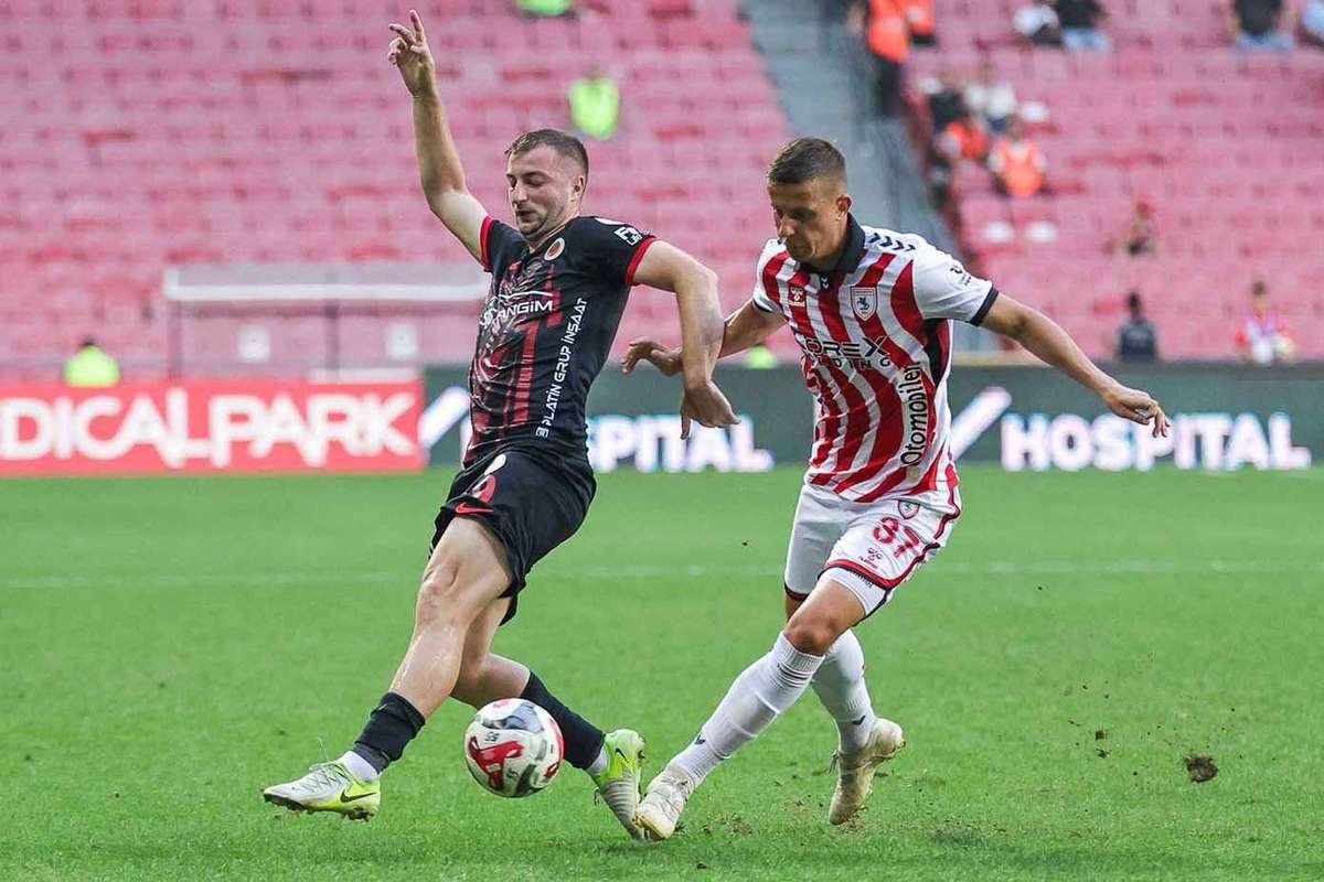 Metaloglobus Bucuresti l a transferat pe atacantul Daniel Popa Bine ai venit1770985057