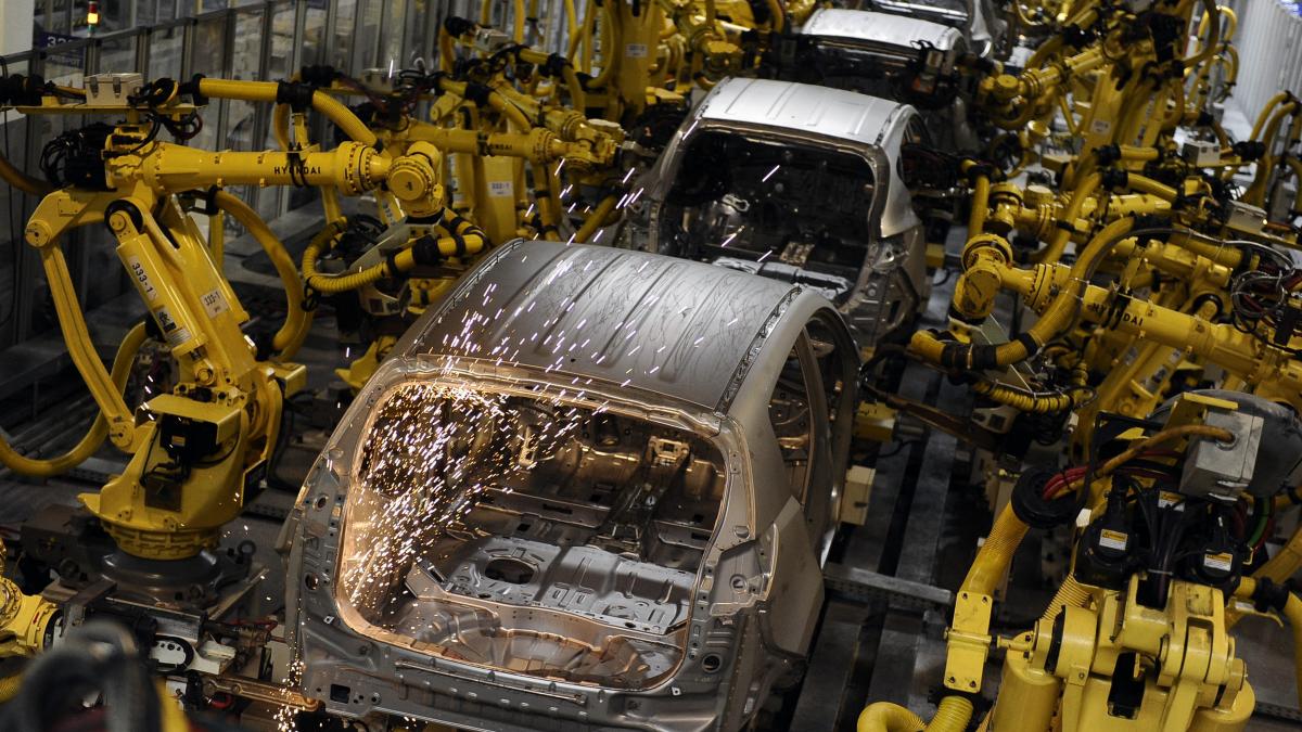 Ministrul Economiei anunta disponibilizari si restructurari in sectorul IT si auto in urmatorii doi ani Non1771001870