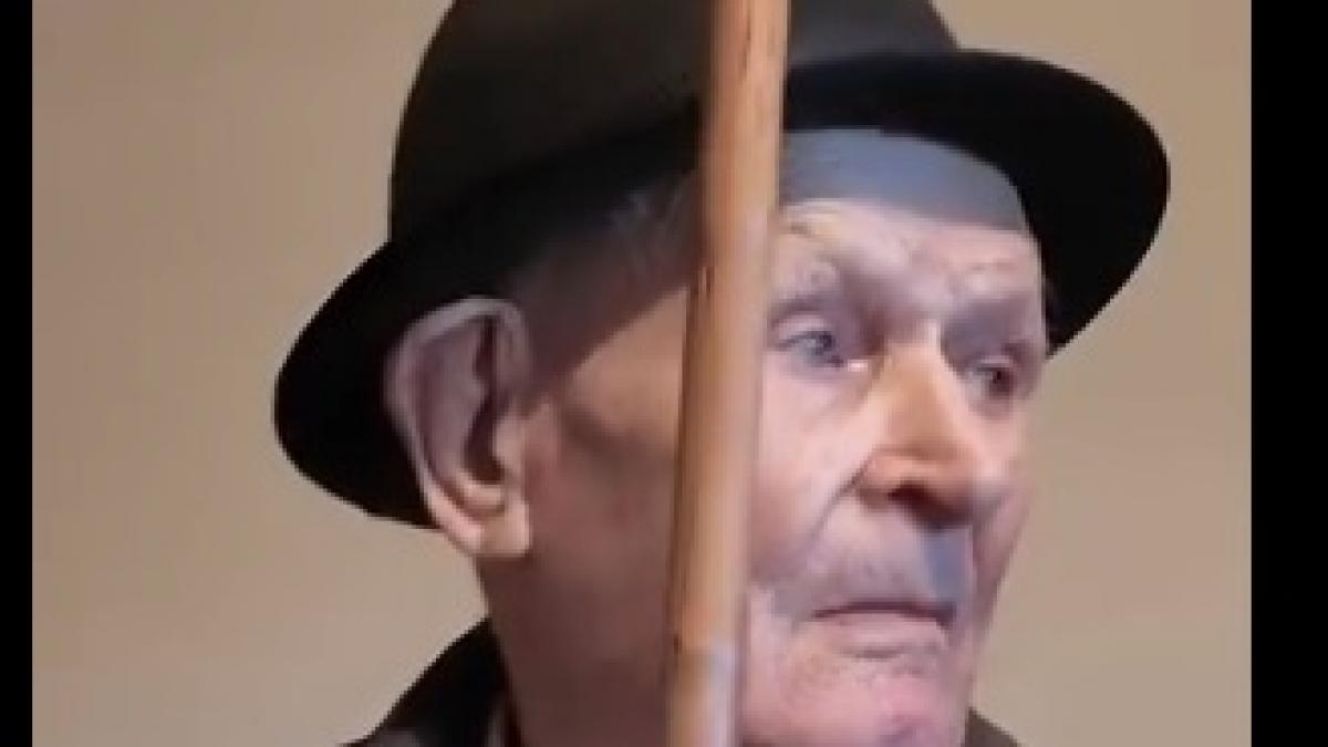 Radu Miruta i a inmanat lui Constantin Paunescu veteran de razboi Emblema de Onoare a Armatei Romane1771615059