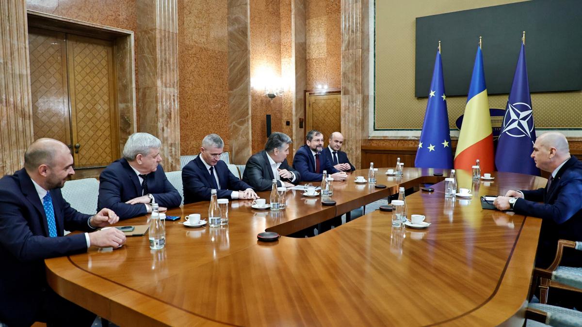 Revolta fara precedent impotriva impozitelor Sute de primari se aduna la Bucuresti Marti greva in peste1770625649