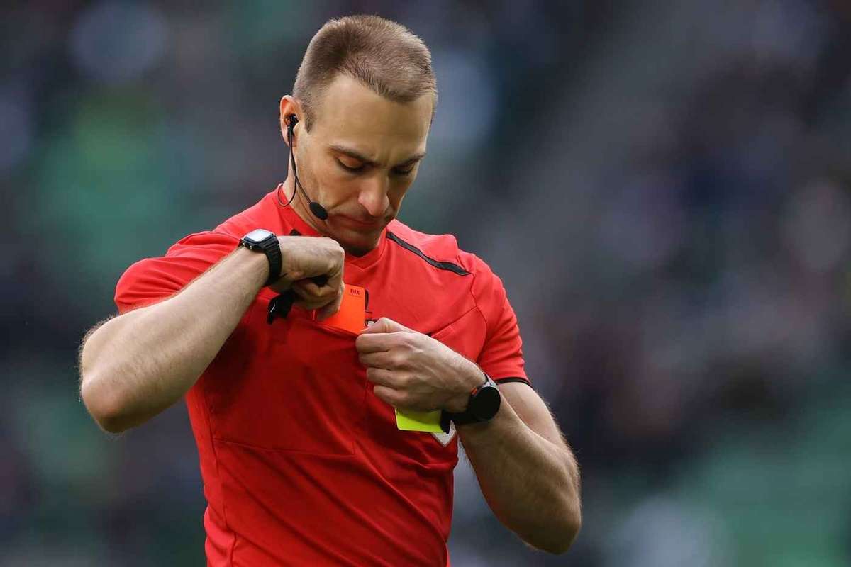 Schimbari semnificative in regulile jocului de fotbal ce va fi cu VAR ul1772293793