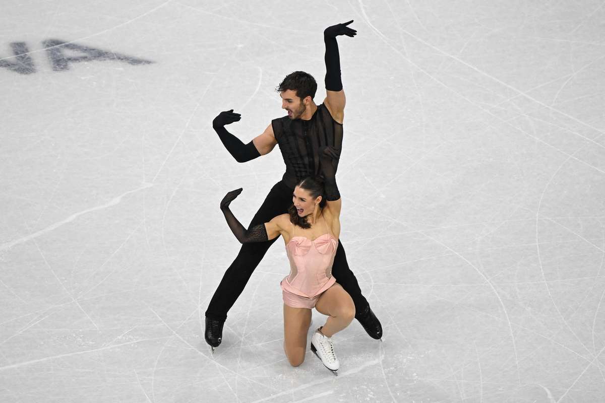 Vogue Madonna i a felicitat pe francezii castigatori ai probei de patinaj scurt la Olympiada1770818252