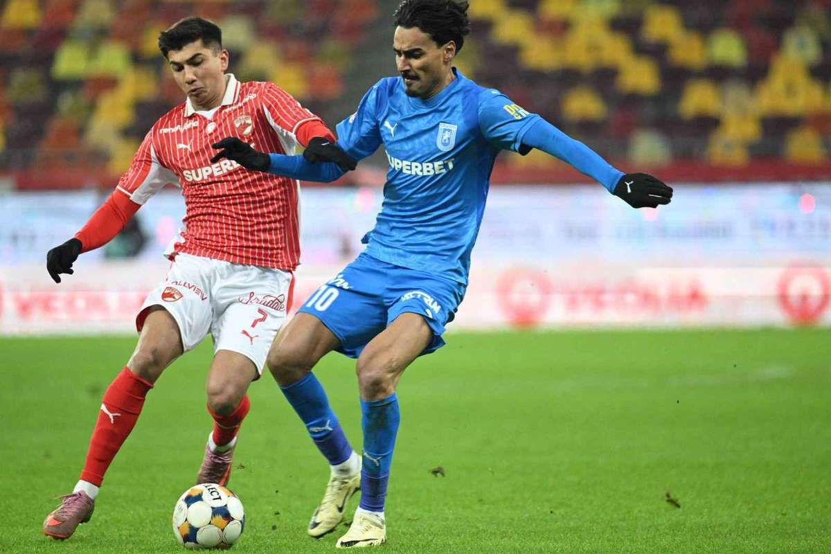 video incidente controversate dupa meciul dinamo universitatea craiova kovacs a fost lovit de un obiect din tribune iar baiaram a scuipat un fan1770671853