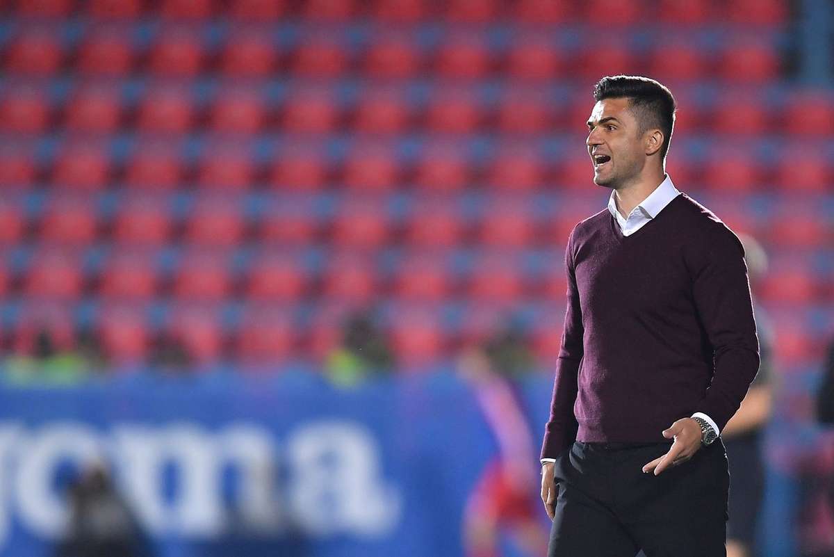 CS Dinamo il impiedica pe Florin Bratu Antrenorul nu va putea semna cu Metaloglobus1772458648