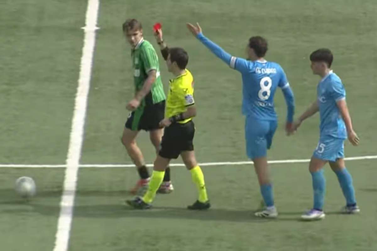 Jucatorul roman care a agresat un arbitru in Italia a primit o pedeapsa reduca1774523251