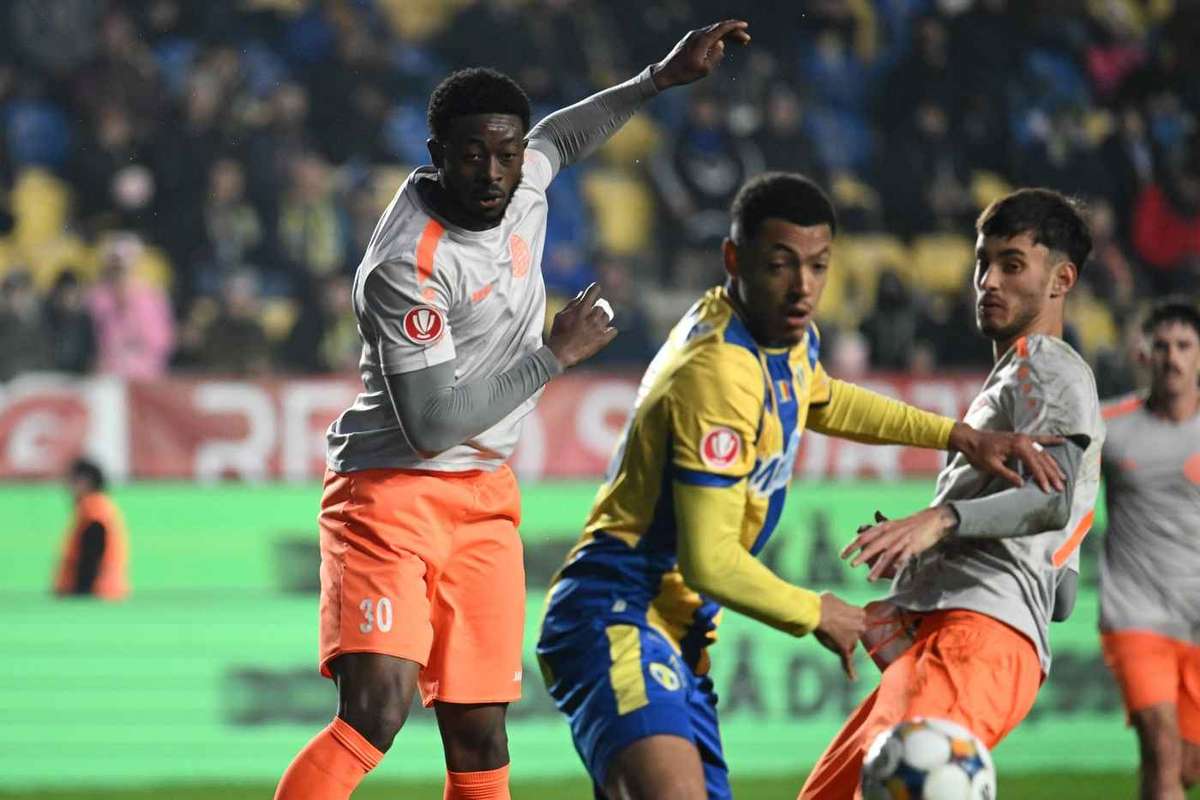 LIVE Superliga 15 00 Metaloglobus Petrolul Lupii galbeni au sansa de a obtine primele puncte in play out1774080451