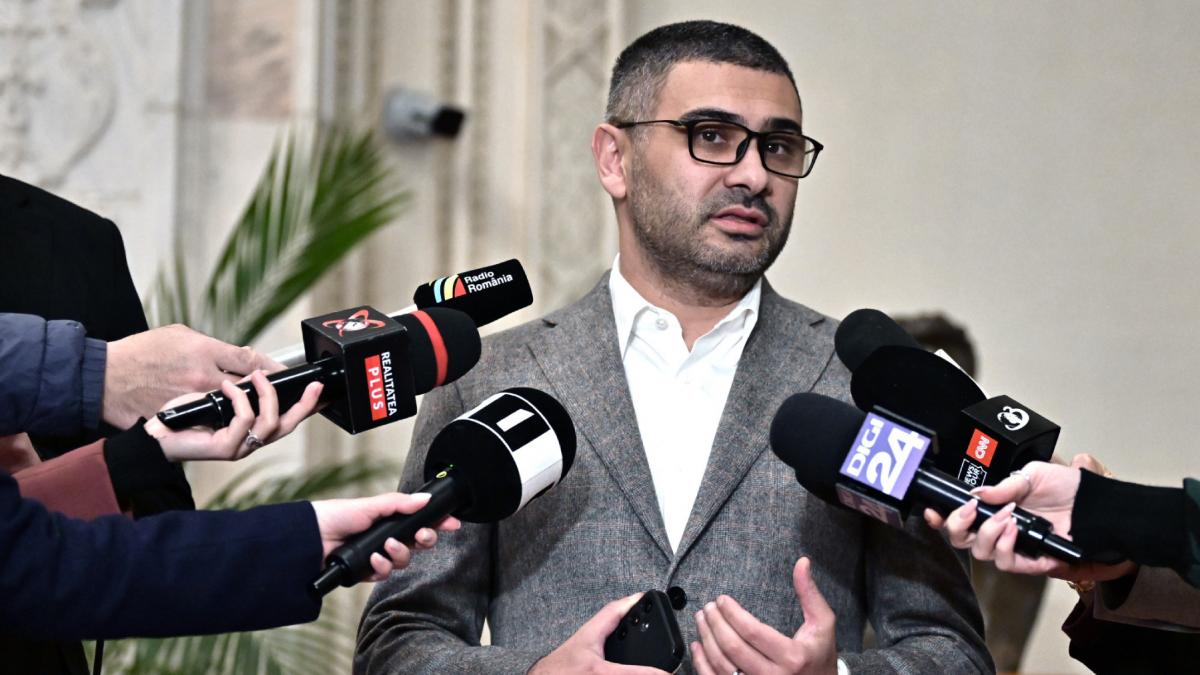 Manole il acuza pe Pislaru ca falsifica informatiile cand discuta despre un miliard de euro pentru pensionari din1773696471