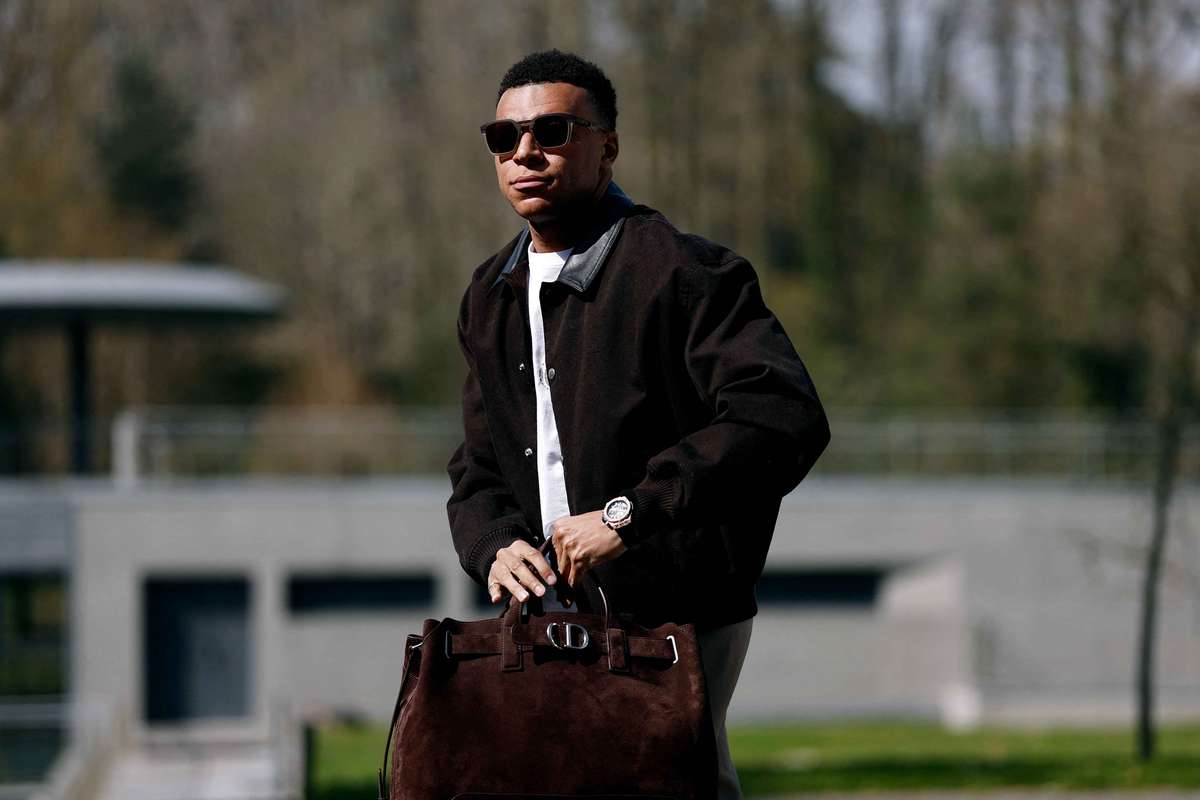 Medicii de la Real Madrid ar fi evaluat gresit genunchiul lui Mbappe1774386448