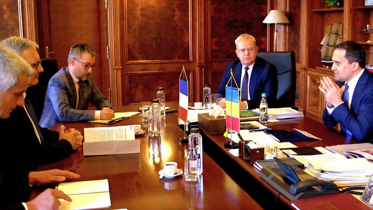 Ministrul Transporturilor ntalniri cu ambasadorul Frantei privind investitiile bazate pe pozitia1774354055