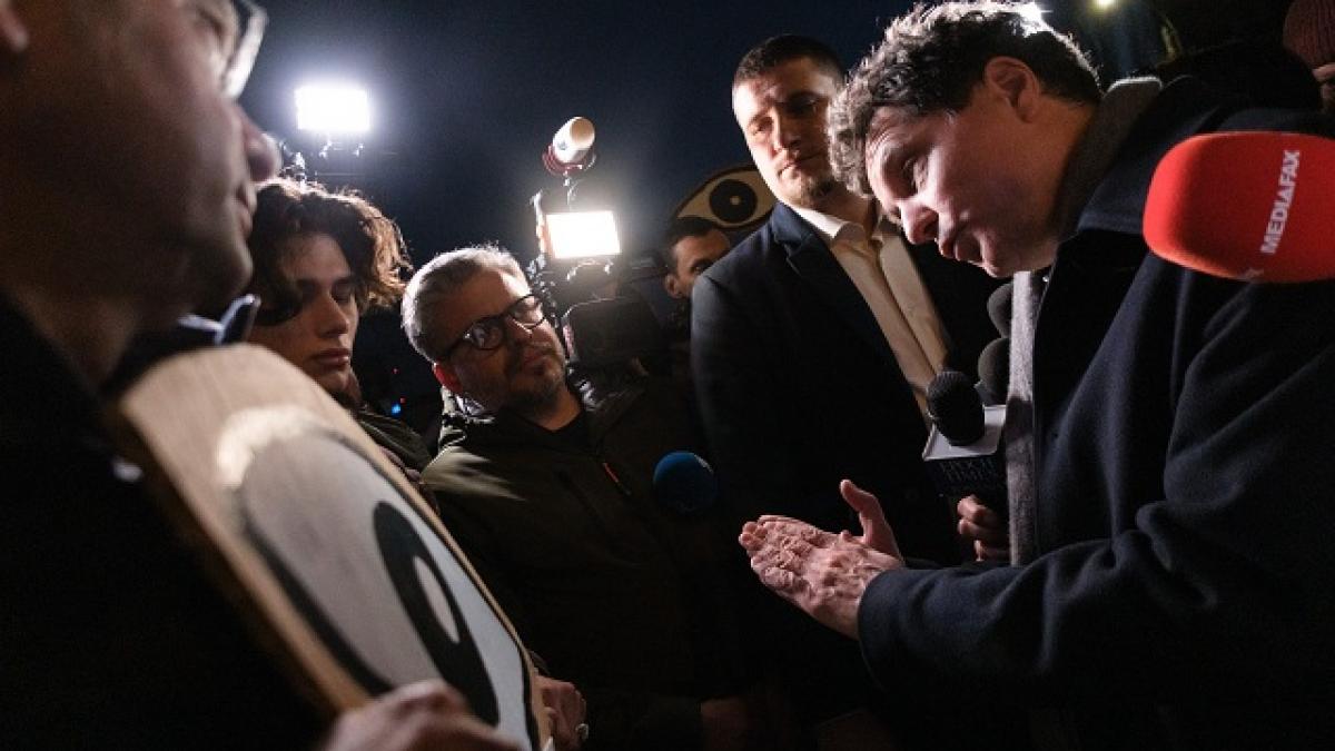 Nicisor Dan a iesit sa vorbeasca cu protestatarii care contestau numirile din Justitie Am de 100 de ori1772821057