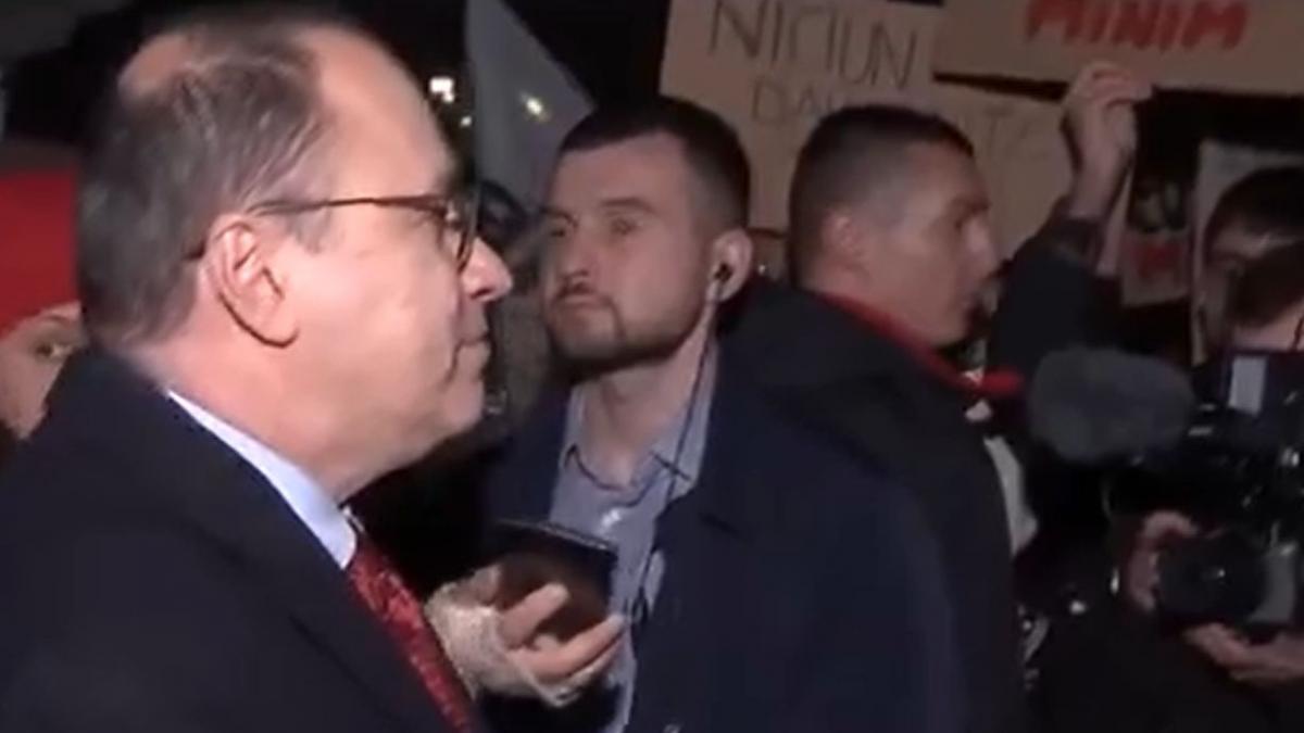 Noul ministru al Educatiei s a intalnit cu studentii care protesteaza in Capitala impotriva1773515850