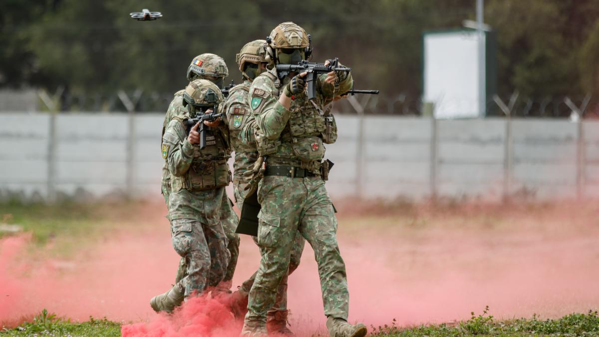 Radu Miruta a anuntat ca militarii romani au fost retrasi din Irak NATO s a ocupat de evacuare1774081068