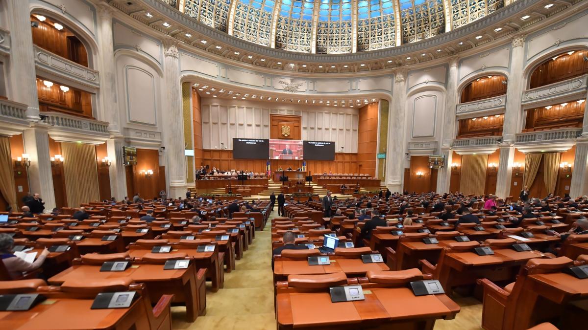 Trei deputati S O S Romania raman fara o parte din indemnizatie dupa scandalul recent din1774285062