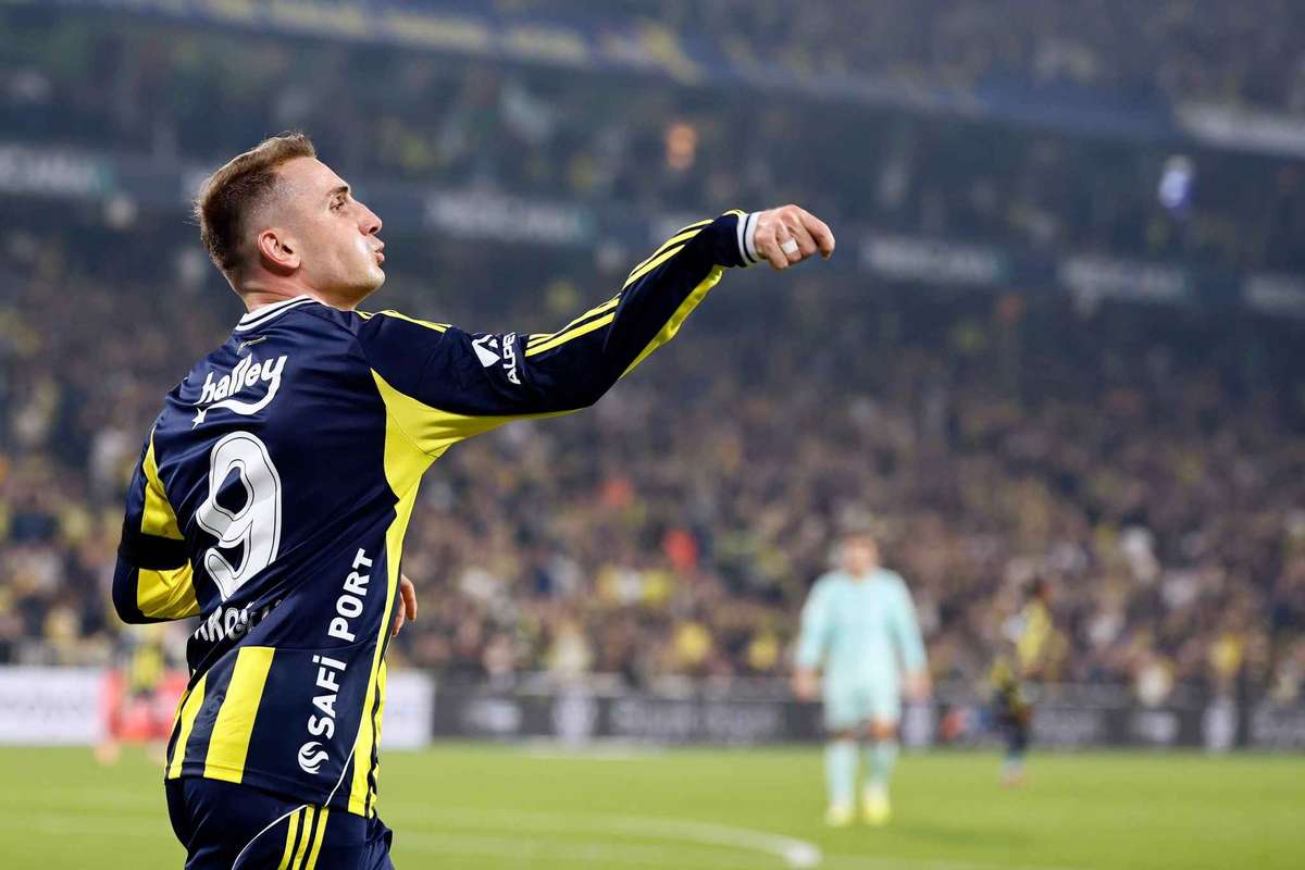 UEFA investigheaza Fenerbahce Trei transferuri si contractul lui Mourinho sunt in analiza1773487056