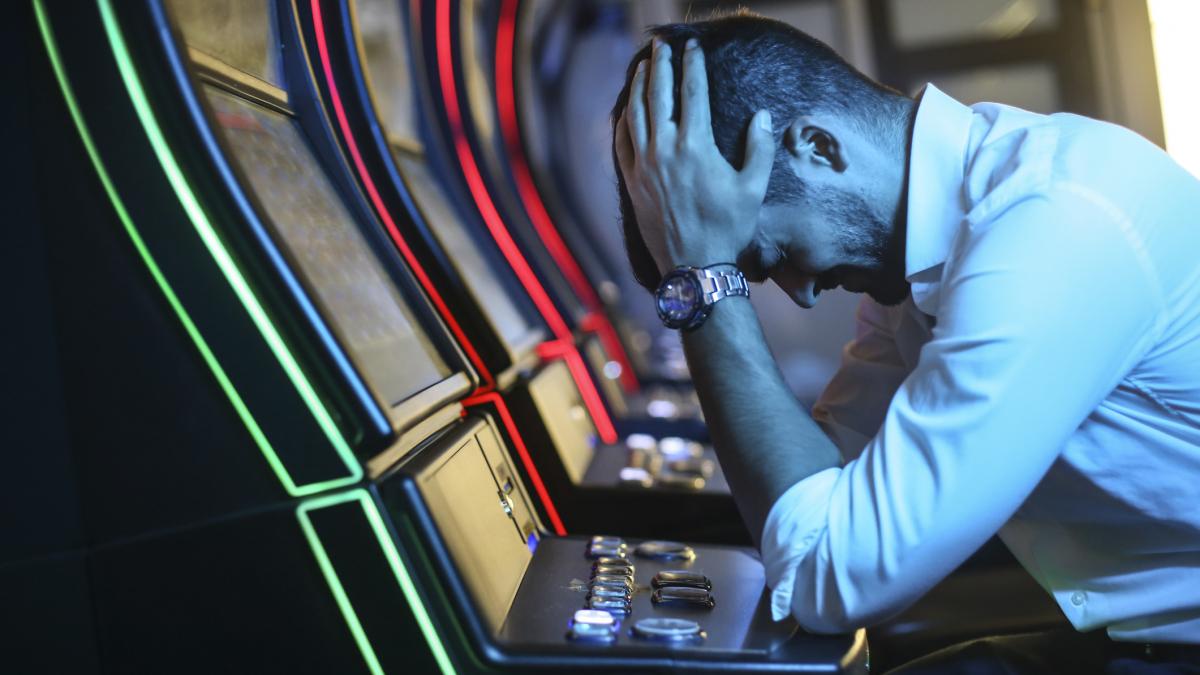 USR doreste interzicerea pacanelor in Bucuresti Fie nu observi suferinta oamenilor fie esti in1772475460