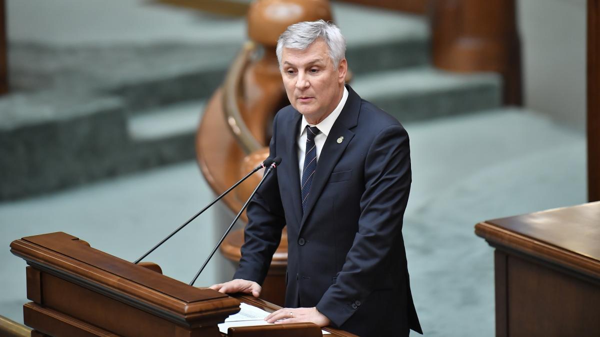 Zamfir Trei secretari generali adjuncti la Senat in loc de doi Situatia trebuie corectata1774945672