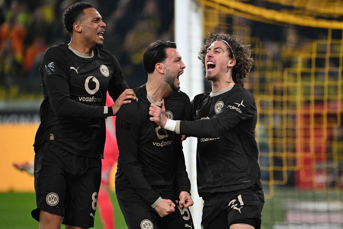 revenire spectaculoasa in ultimele 15 minute dortmund a rasturnat un deficit de doua goluri1774124252