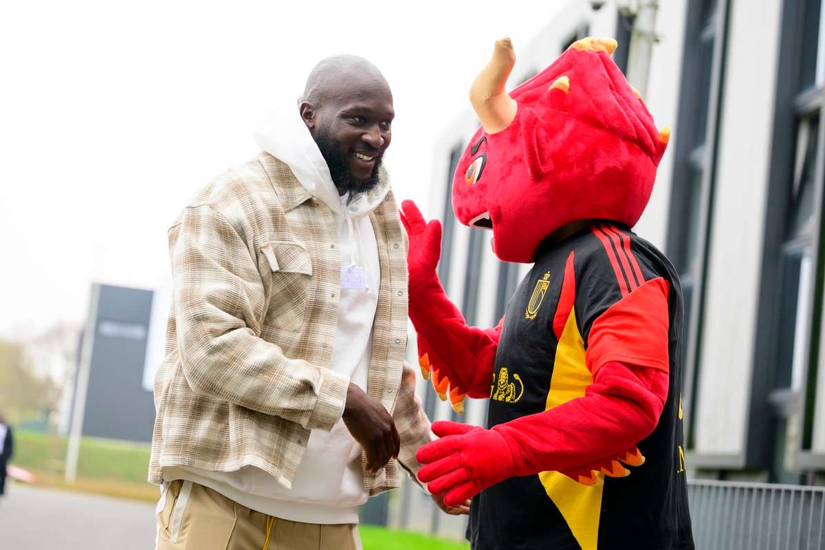 tensiuni intre napoli si lukaku atacantul belgian a trecut peste avertismentul clubului1774966053