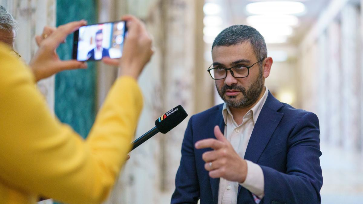 Acuzaii intre fostul i actualul ministru al Muncii privind interzicerea cumulului pensiei cu salariul Sa1777575587