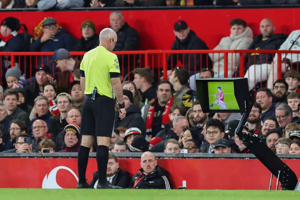Arbitrii din Premier League isi schimba decizia in 95 din cazuri dupa utilizarea VAR1776331046