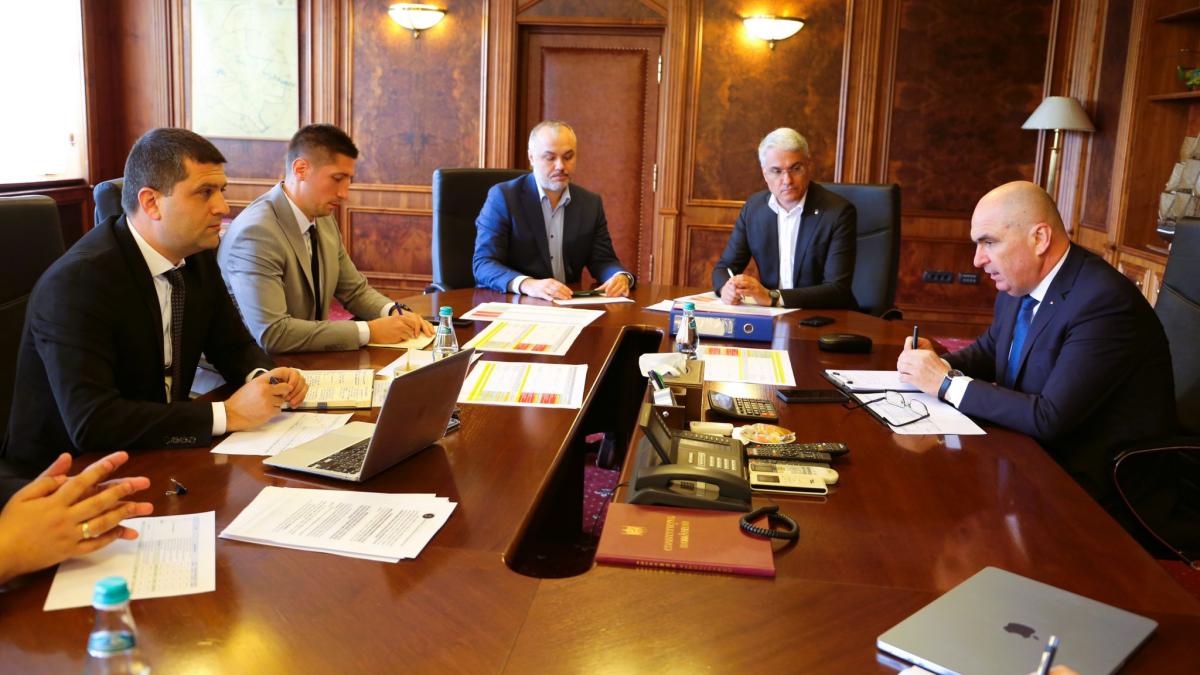 Bolojan la discutii cu Umbrarescu si ministrii Miruta si Pislaru Avem nevoie de bani ca de aer1777463386