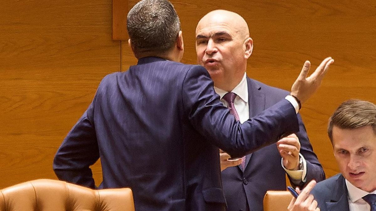 Ce au mentionat PSD si AUR in motiunea de cenzura Bolojan este acuzat de zoomorfizare1777413013