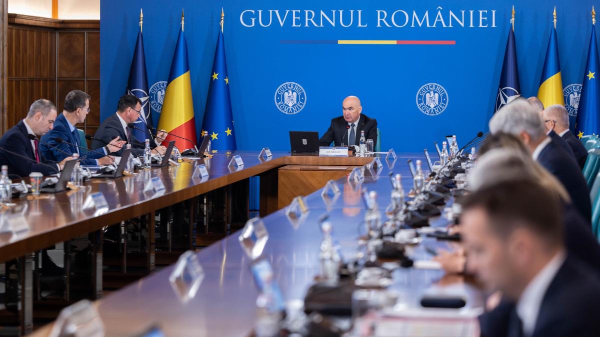 Guvernul analizeaza possibilitatea unei scareri voluntare a preturilor la carburani Motorina1775135276