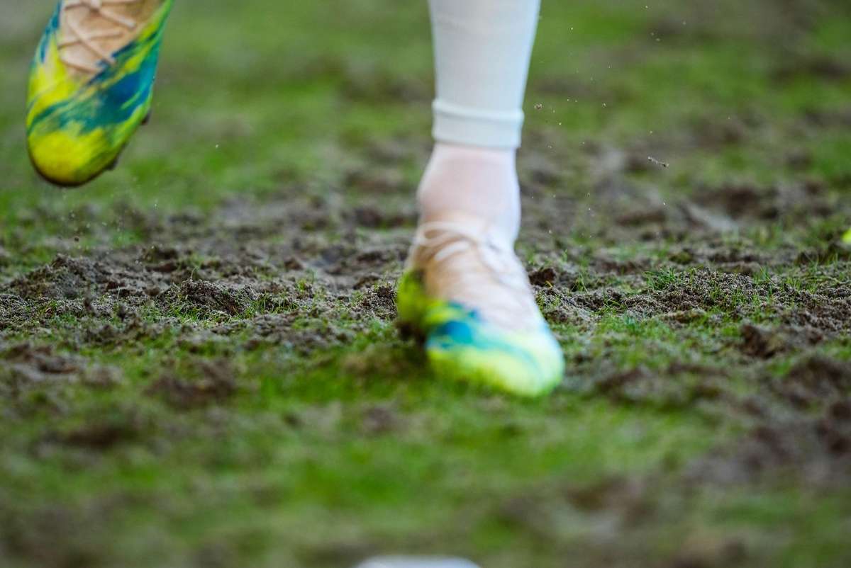 Haaland si antrenorul norvegian Solbakken isi cer scuzelvetienilor pentru starea deplorabila a terrenului1775045252