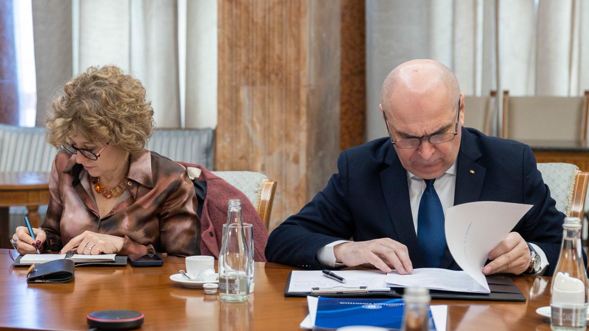 Scandalul vanzarii companiilor la bursa Vicepremierul Gheorghiu afirma ca listarea rapida are1777429805