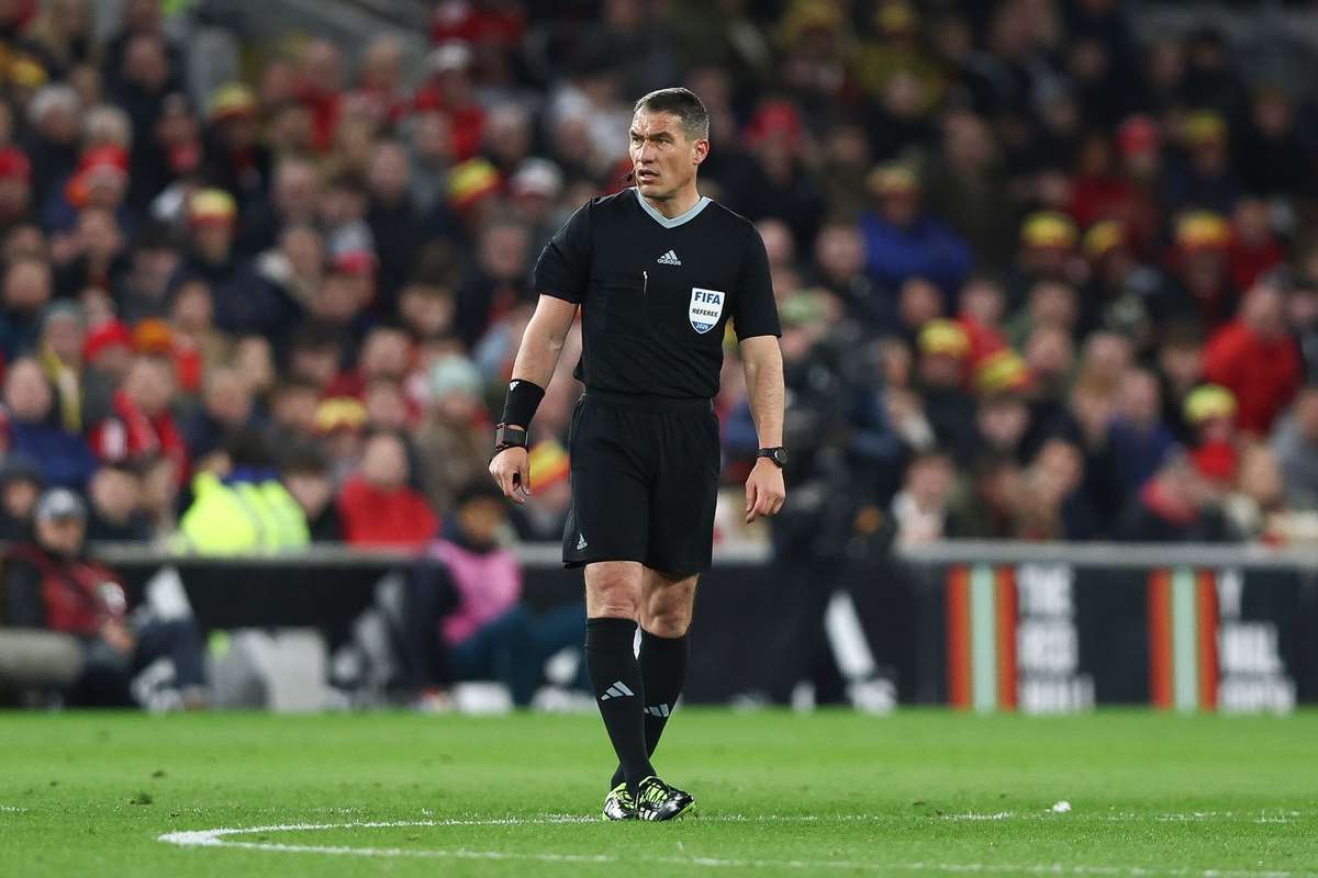 Un roman va oficia meciul Barcelona Atletico Madrid1775469444