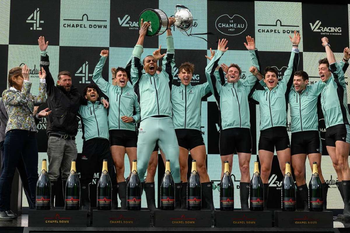 Universitatea Cambridge invinge in duelul traditional cu Oxford pe fluviul Tamisa1775371054