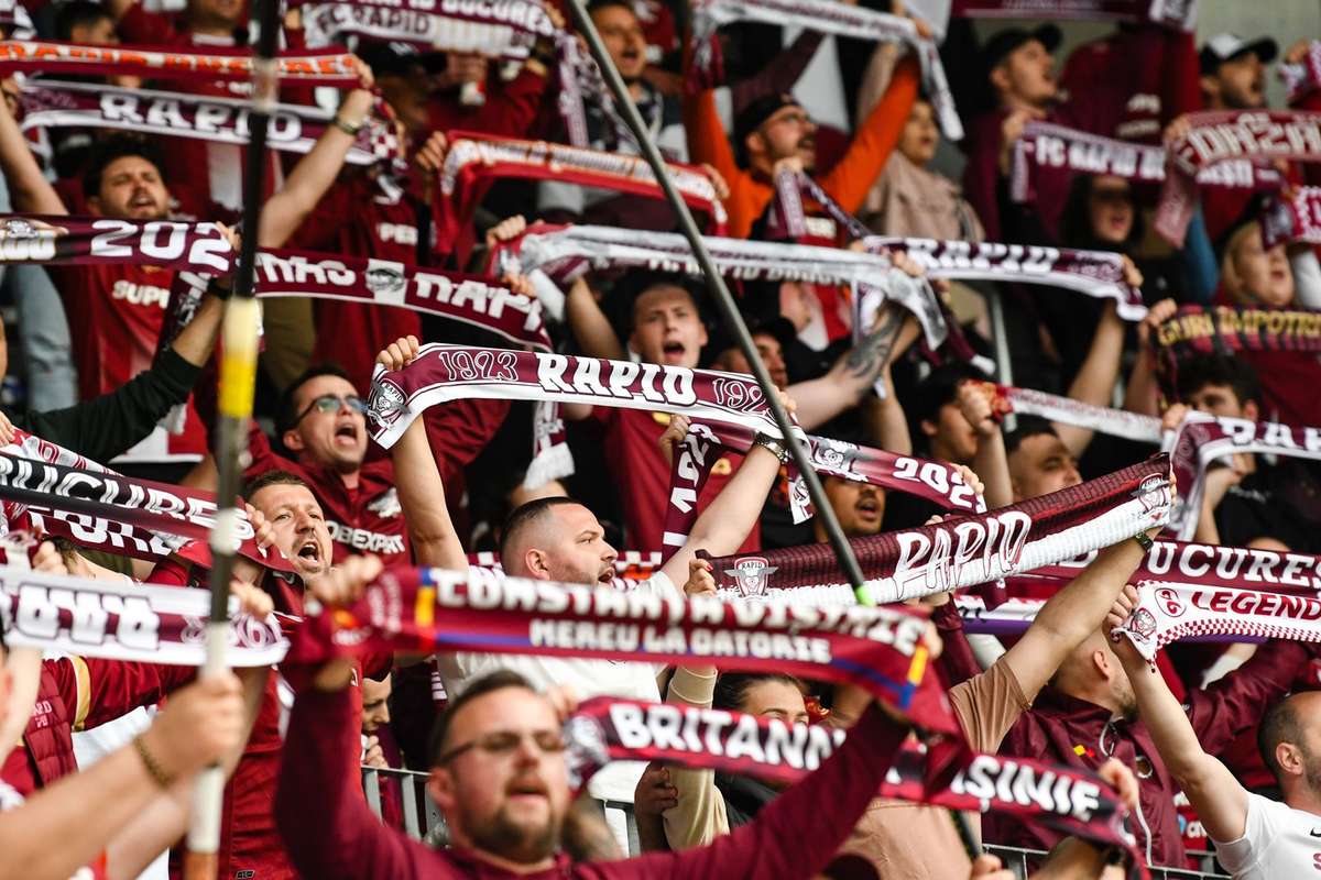 scena inacceptabile in giulesti injuraturi si un jucator lovit de un obiect aruncat din tribuna1775419655