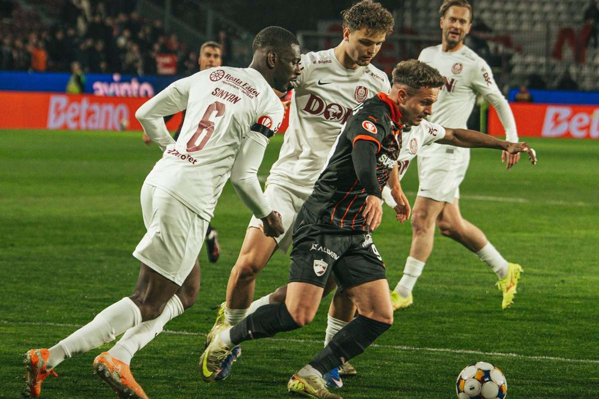 transimisie in direct cfr cluj dinamo bucuresti cainii rosii cauta prima victorie in play off1776024467