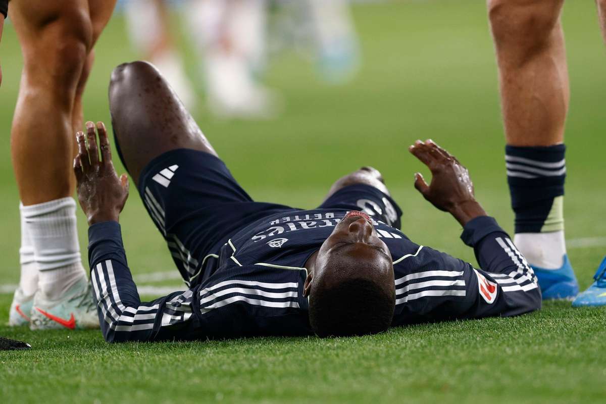 Accidentarea lui Mendy Fundasul de la Real Madrid va lipsi o perioada lunga de pe terren1777906801