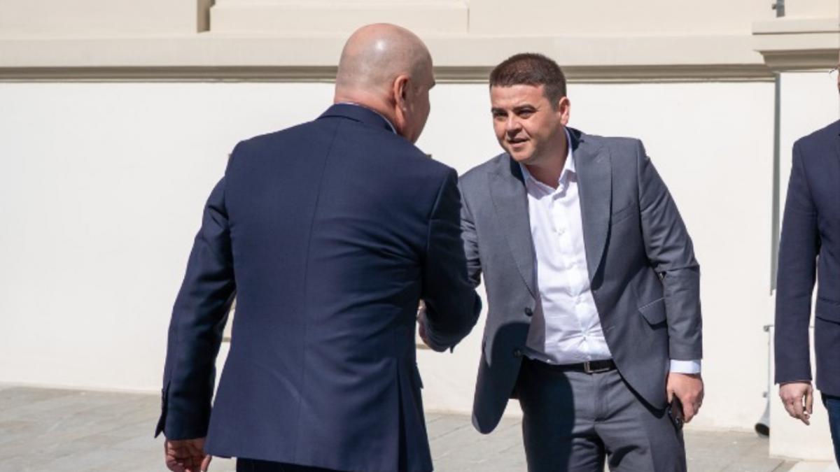 Cu 4 zile inainte de motiunea de cenzura un lider PSD l a intalnit pe Bolojan la Suceava Culoarea1777632582