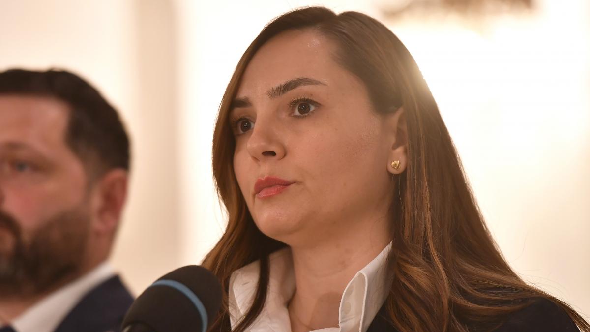 Grupul deputatilor POT si a schimbat denumirea in Uniti pentru Romania membru fiind si1778536935