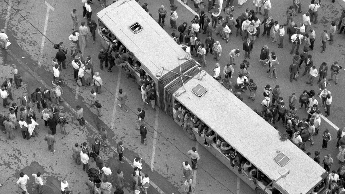 MAE declassifică dosarele din primii ani după Revoluția din '89. Printre acestea se numără mineriadele și... 2 MAE declassifica dosarele din primii ani dupa Revolutia din 89 Printre acestea se numara mineriadele si1779368127