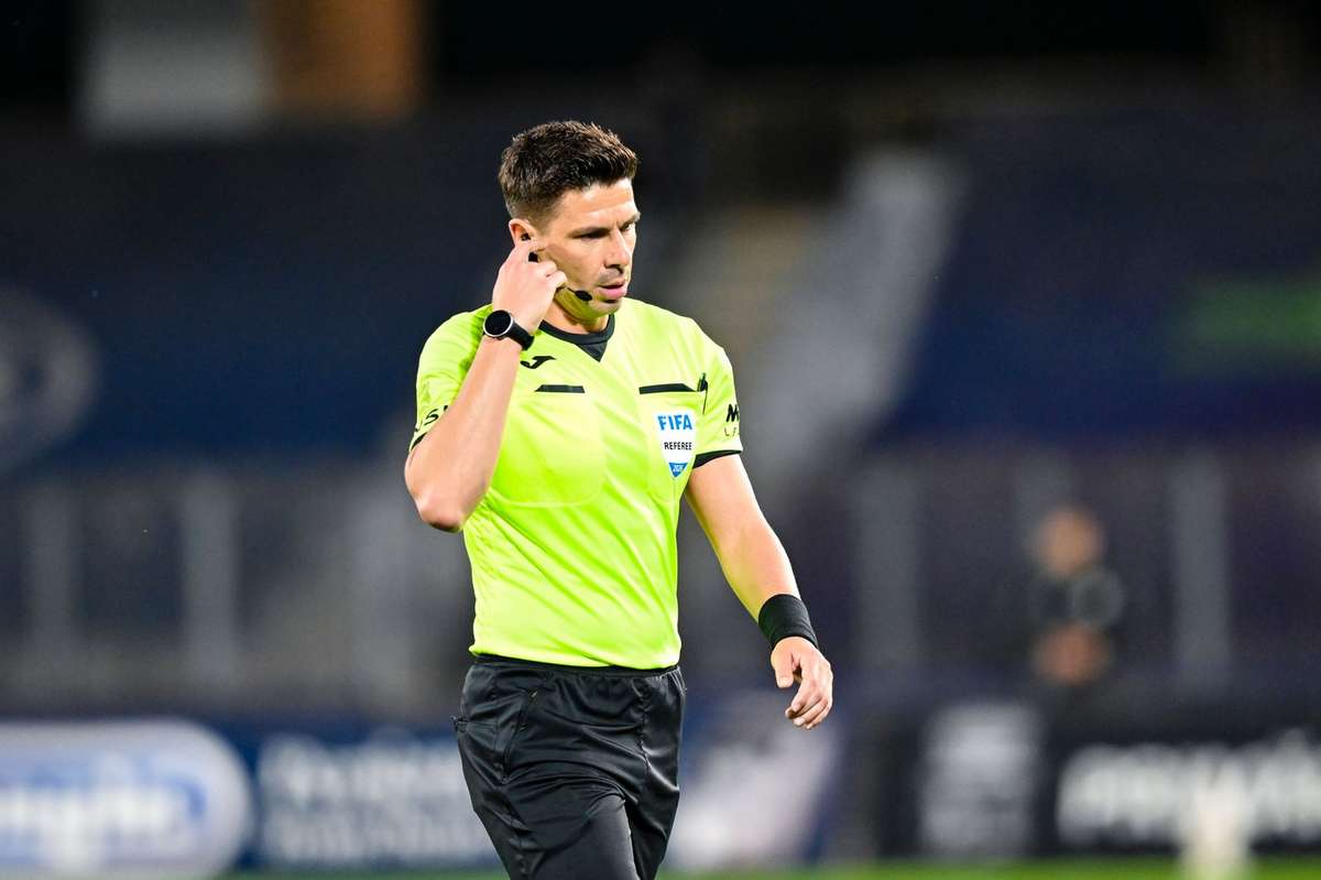 Marian Barbu va arbitra meciul Dinamo - FCSB din barajul european. 2 Marian Barbu va arbitra meciul Dinamo FCSB din barajul european1779710129