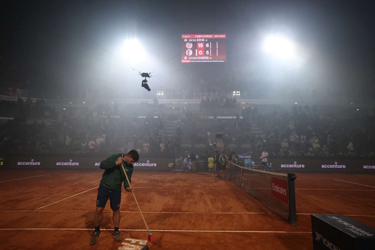 Meciul de tenis de la Roma intreupt din cauza fumului de la finala Cupei Italiei la fotbal1778764220