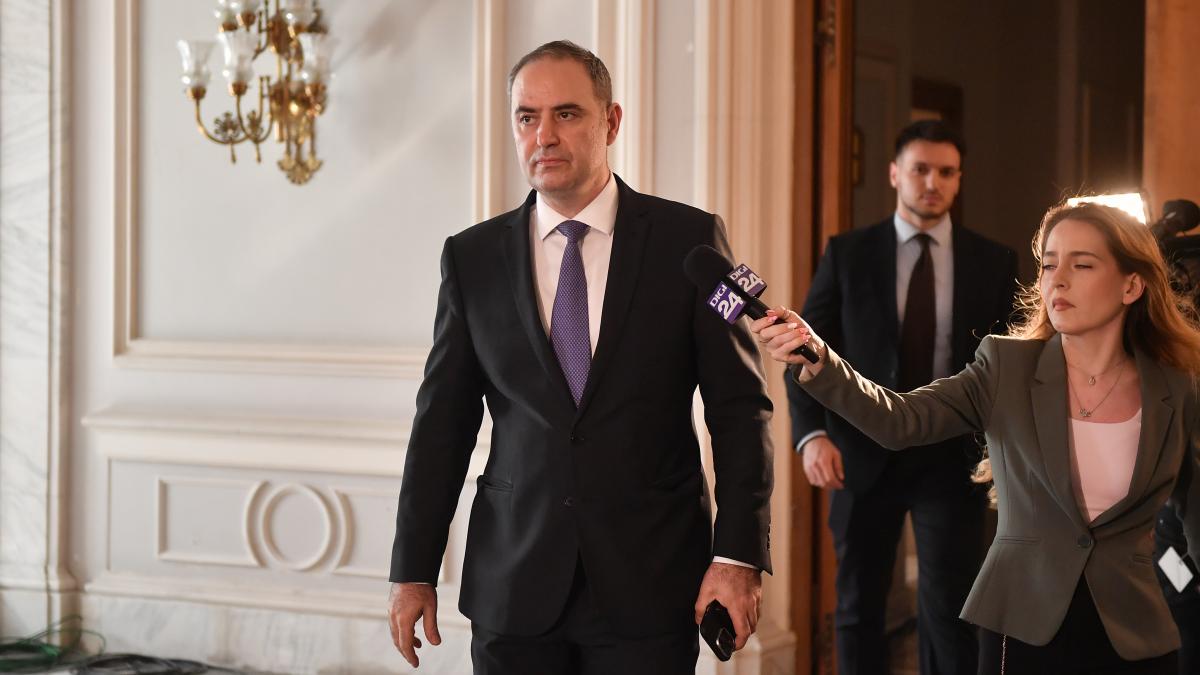Nazare Romania intra intr o perioada de interimat guvernamental dar fara a si permite un1778000976