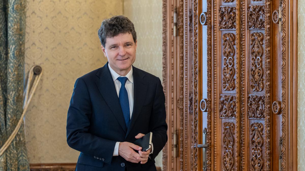 O nouă rundă de consultări la Palatul Cotroceni: Nicușor Dan se întâlnește cu parlamentarii independenți. 2 O noua runda de consultari la Palatul Cotroceni Nicusor Dan se intalneste cu parlamentarii independenti1779349226