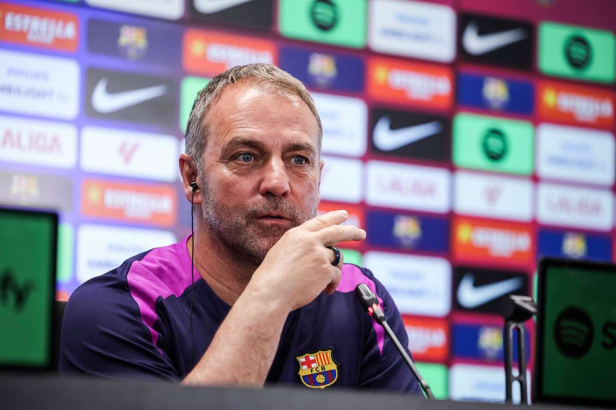 Pe urmile lui Guardiola Hansi Flick a raspuns la intrebarea daca va ramane 10 ani la Barcelona1779527425