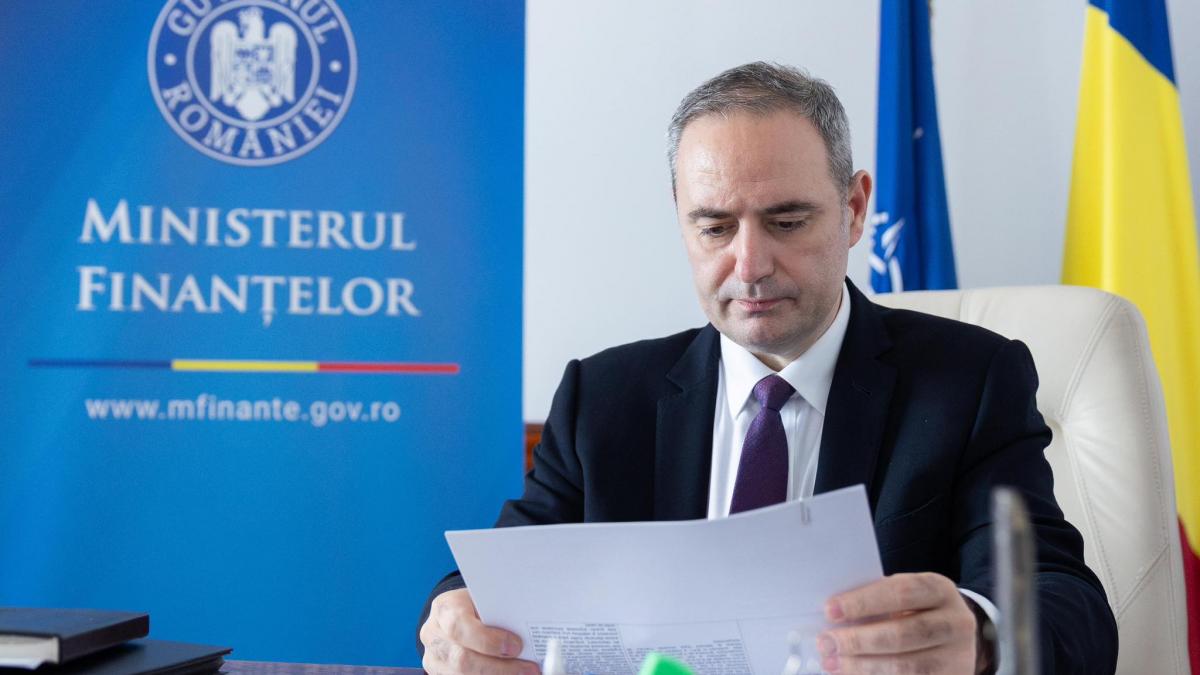 Persoanele fizice nu vor mai fi obligate sa emita e Factura incepand cu 1 iunie Alexandru Nazare Ar fi1779188142