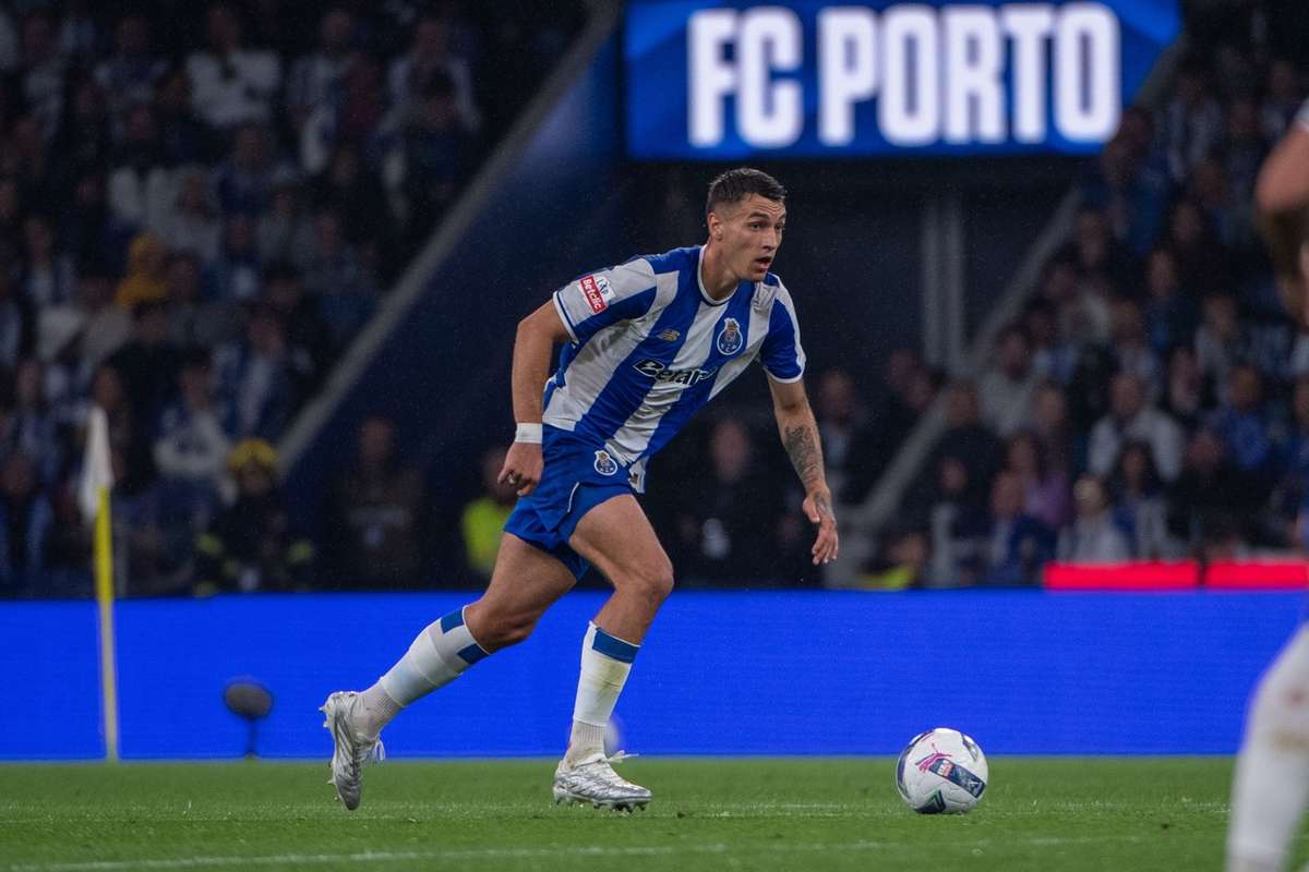 Porto il transfera definitiv pe fundasul polonez Kiwior de la Arsenal1778012981