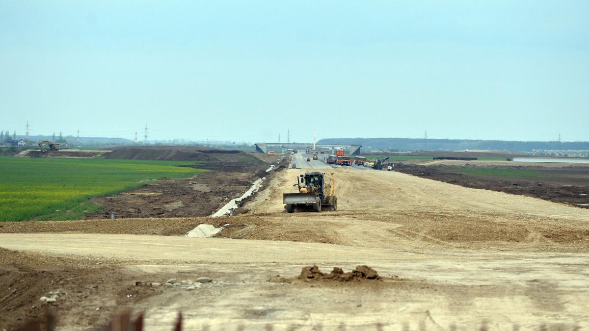 Radu Miruță a cedat cinci autostrăzi în valoare de 10 miliarde de euro unei companii cu 73 de angajați. 3 Radu Miruta a cedat cinci autostrazi in valoare de 10 miliarde de euro unei companii cu 73 de angajati1779182737